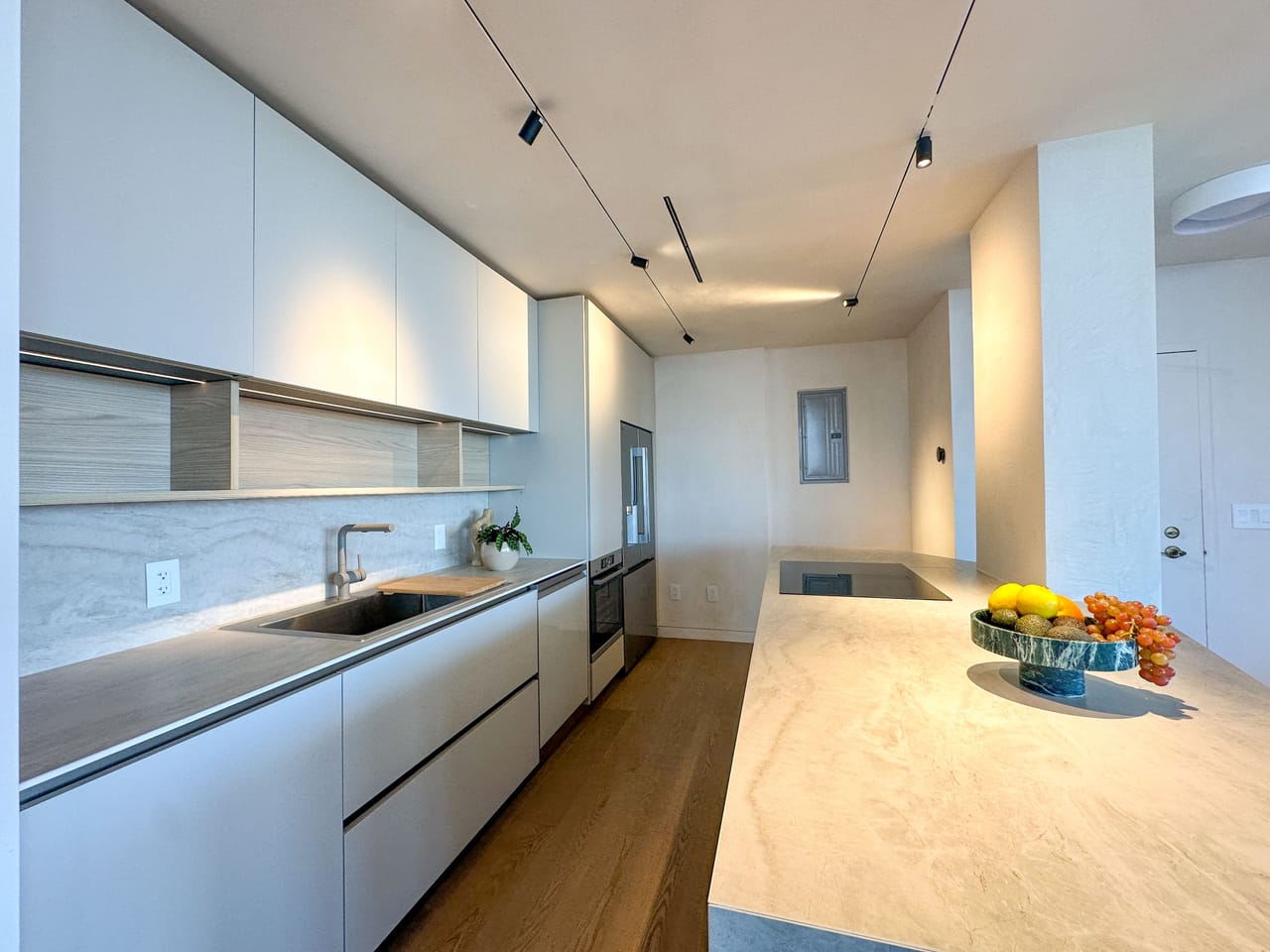 Galley kitchen in travertine with a marble backsplash